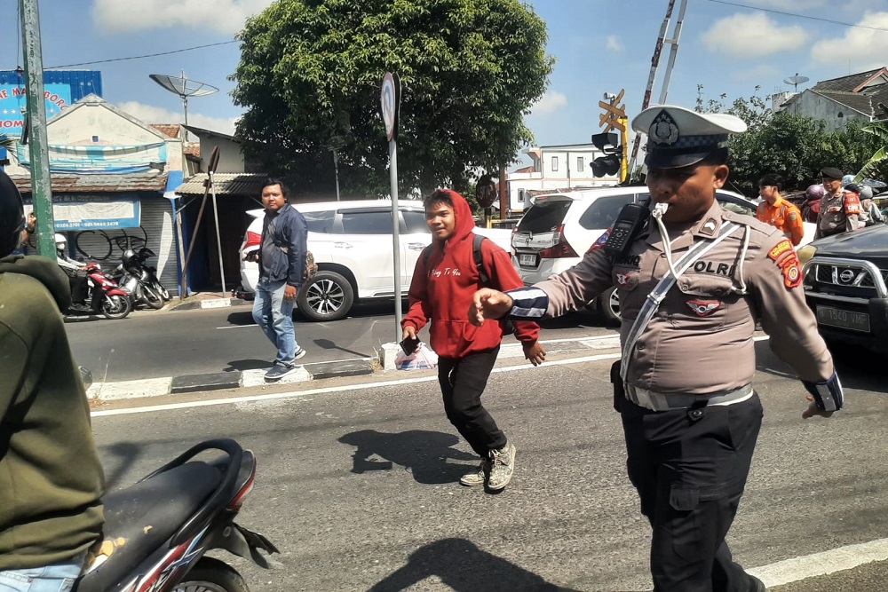 Terobos Pintu Pelintasan Kereta Api di Jogja, Satu Pengendara Kena Tilang