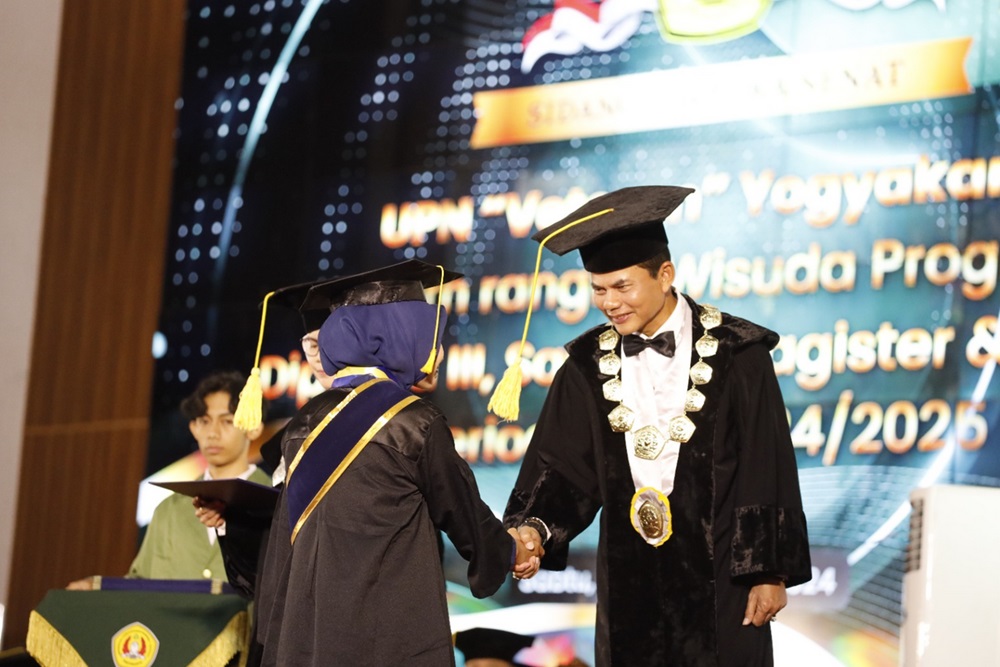 Ratusan Mahasiswa UPN Veteran Yogyakarta Lulus dengan Predikat Cumlaude