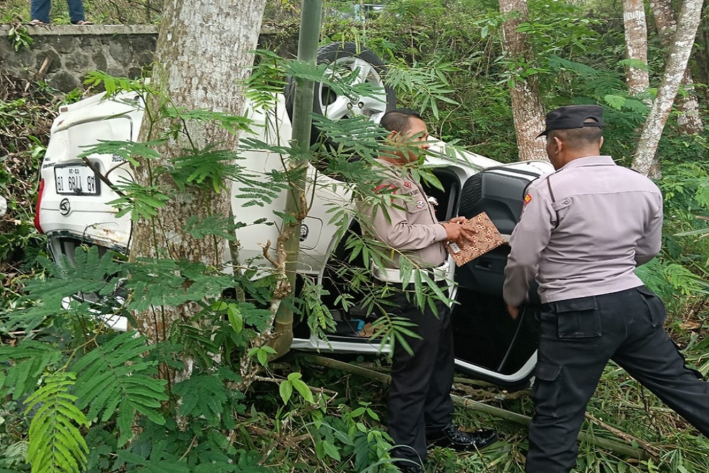 Mobil Ibu-ibu Pengajian Kecelakaan Tunggal di Pakem Sleman