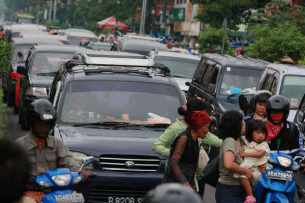 Arus Simpang Bundaran Belakang UPN Direkayasa karena Sering Macet Total, Begini Perubahannya