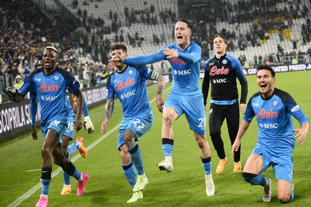 Kalahkan Como 3-1, Napoli Bertahan di Puncak Klasemen Serie A