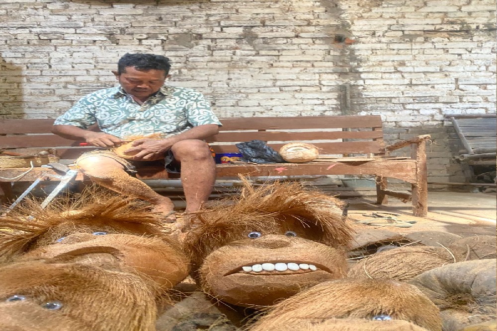 Kreatif, Warga Sanden Bantul Ini Ubah Limbah Kelapa Gabug jadi Kerajinan Bernilai Ekonomi Tinggi
