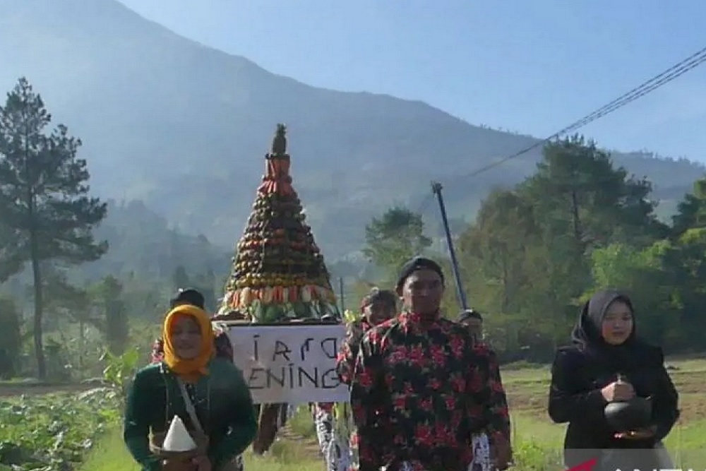 Warga Desa Kledung Temanggung Melestarikan Tradisi Sedekah Bumi