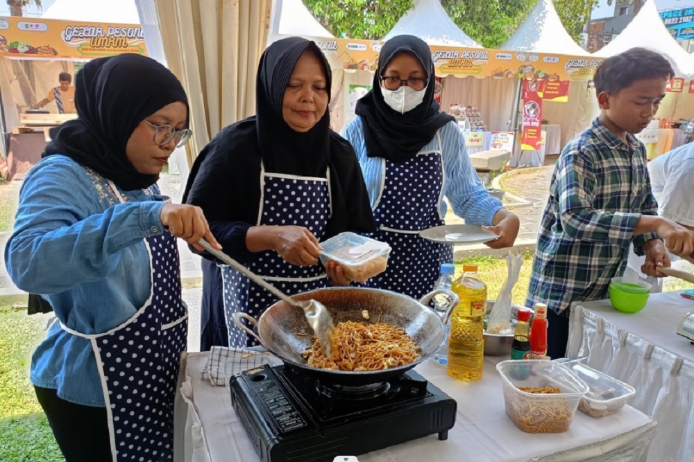 Belasan Koki Amatir Adu Resep Bakmi Jawa pada Gelar Pesona UMKM