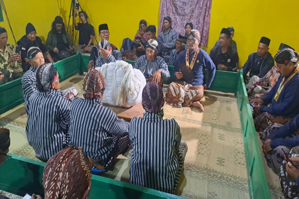 Kain Kafan Cupu Kyai Panjolo Dibuka, Muncul 32 Gambar Ramalan Masa Depan