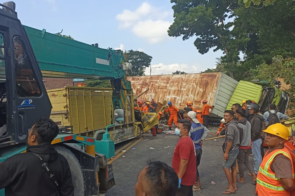 Kronologi Kecelakaan 3 Truk yang Tewaskan Dua Orang di Jalan Jogja-Wates