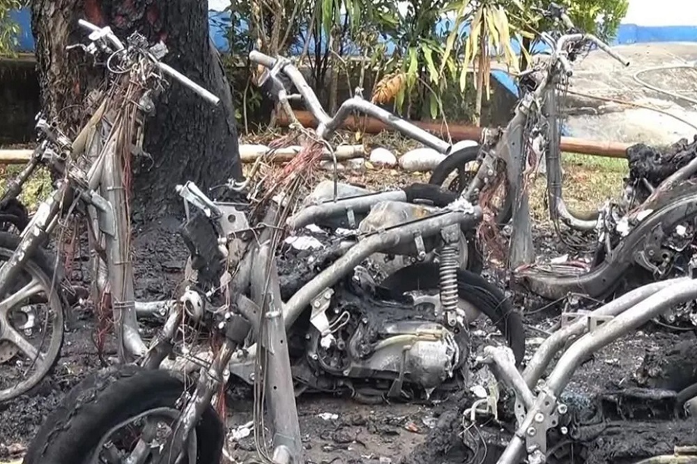 Enam Motor Mahasiswi PKL Tiba-tiba Terbakar Semua, Polisi Lakukan Penyelidikan