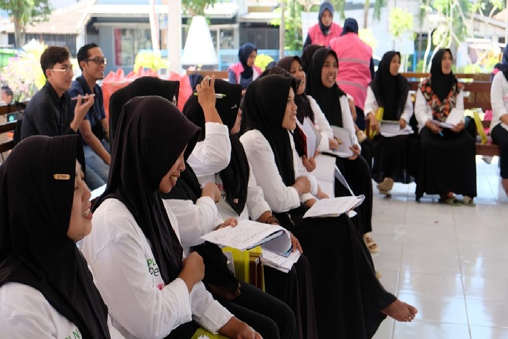 Srikandi Movement PLN 2024, Gelar Pelatihan Motivasi Berwirausaha dan Pelatihan Keuangan Perempuan Rentan Kalipuro, Banyuwangi