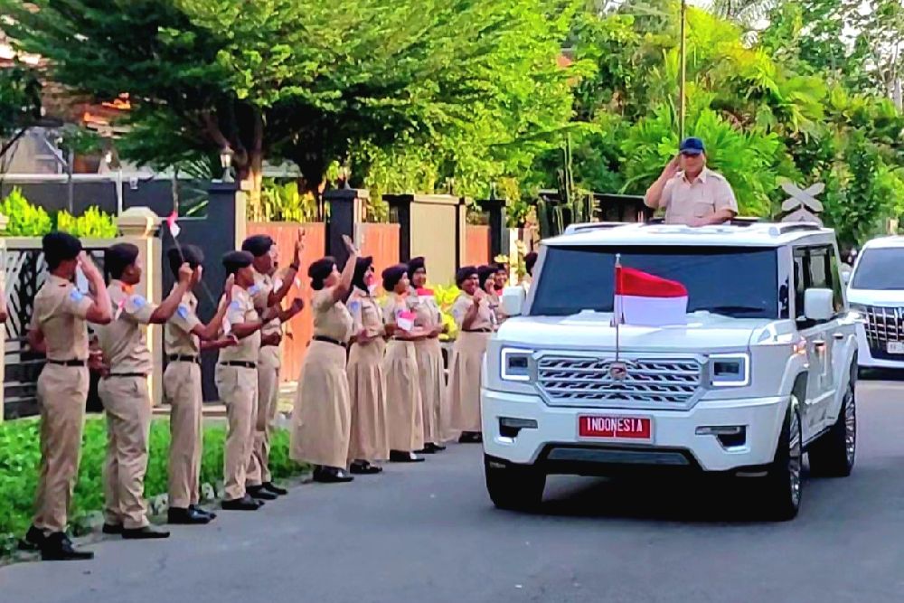 Tiba di Kompleks Akmil, Prabowo Disambut Prosesi Jajar Kehormatan TNI