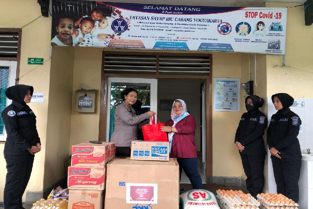 Sambut HUT Humas Polri, Bidhumas Polda DIY Berbagi Kebahagiaan Dengan Anak-anak Panti Asuhan