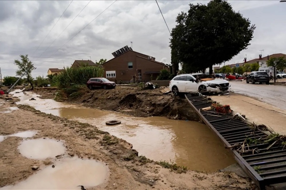 Spanyol Dilanda Banjir, Enam Orang Dilaporkan Hilang, Kereta Cepat Dihentikan