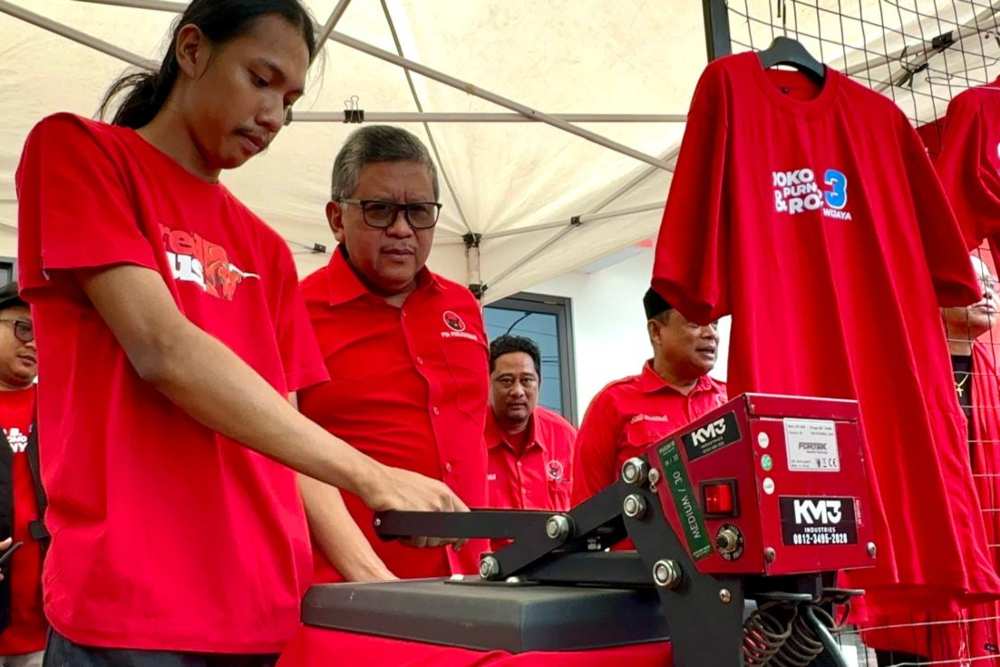 Konsolidasi di Bantul, Sekjen PDIP Minta Kader Ketuk Pintu Rakyat, Mohon Doa Menangkan Joko-Rony