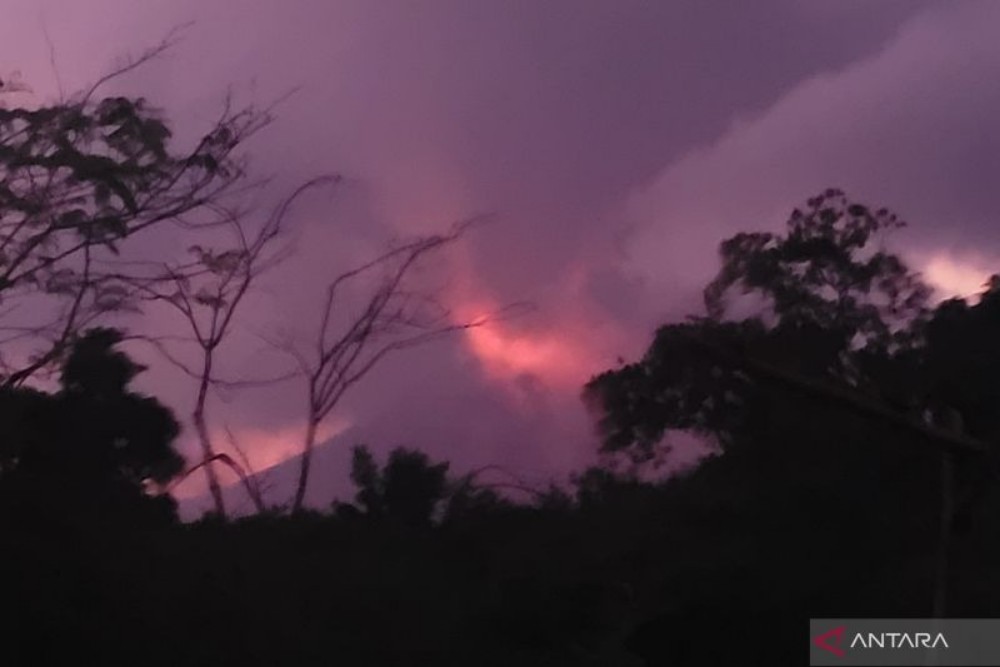 Mensos Pastikan Bantuan Pengungsi Gunung Lewotobi Mencukupi