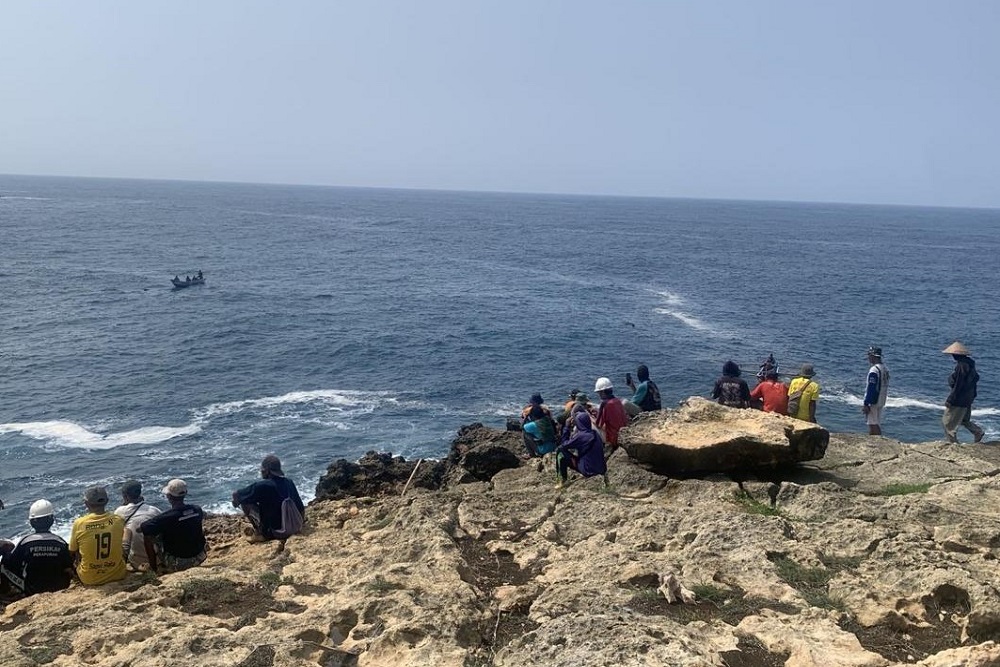 Pemancing Asal Tepus Terseret Ombak dan Hilang di Barat Pantai Jogan