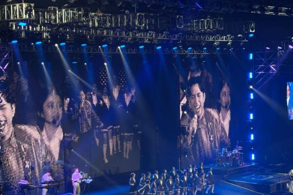 Meriah! Afgan, Vidi Aldiano, hingga Anggun C Sasmi Ramaikan Konser Tunggal Isyana Sarasvati