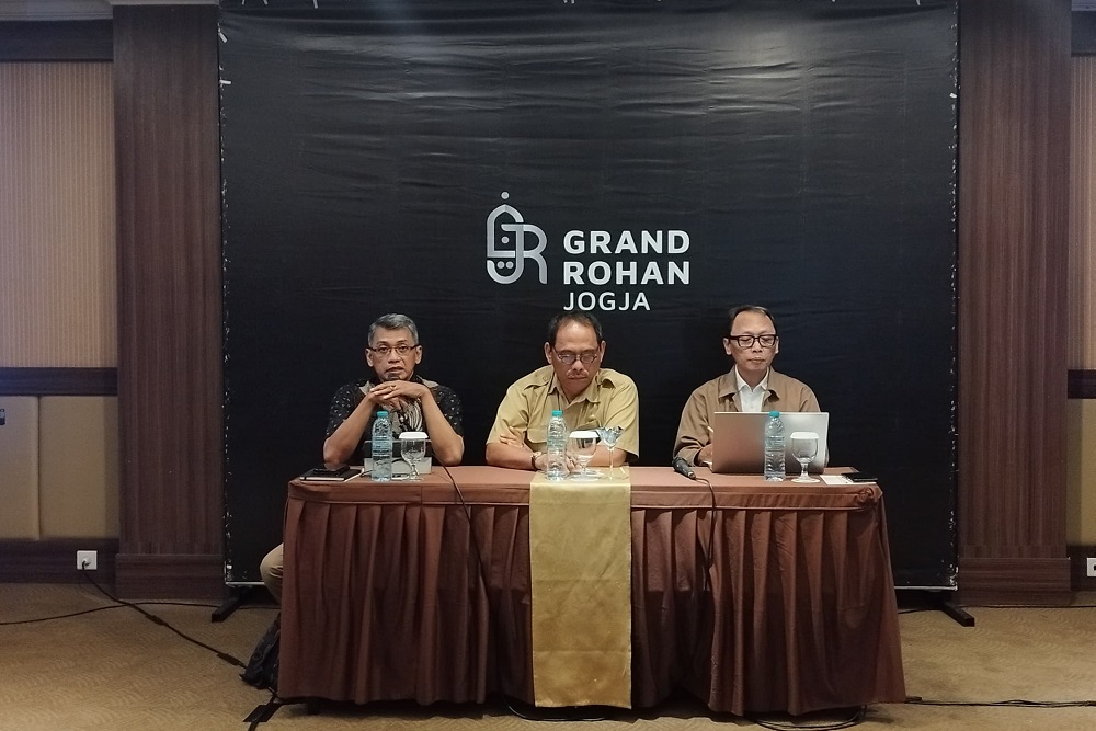 Seminar Geopark Jogja: Merawat Sumbu Imajiner danquot;Harmoni Merapi - Gumuk Pasir Parangtritisdanquot;