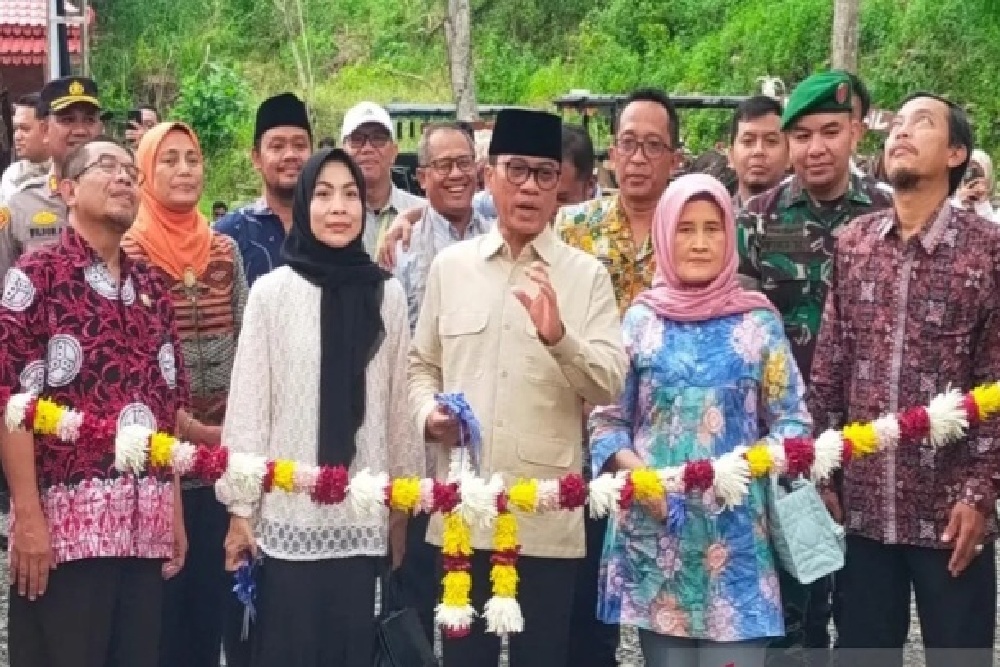 Kunjungi Kulonprogo, Mendes PDT Minta Seluruh Desa Kembangkan Potensi Lokal