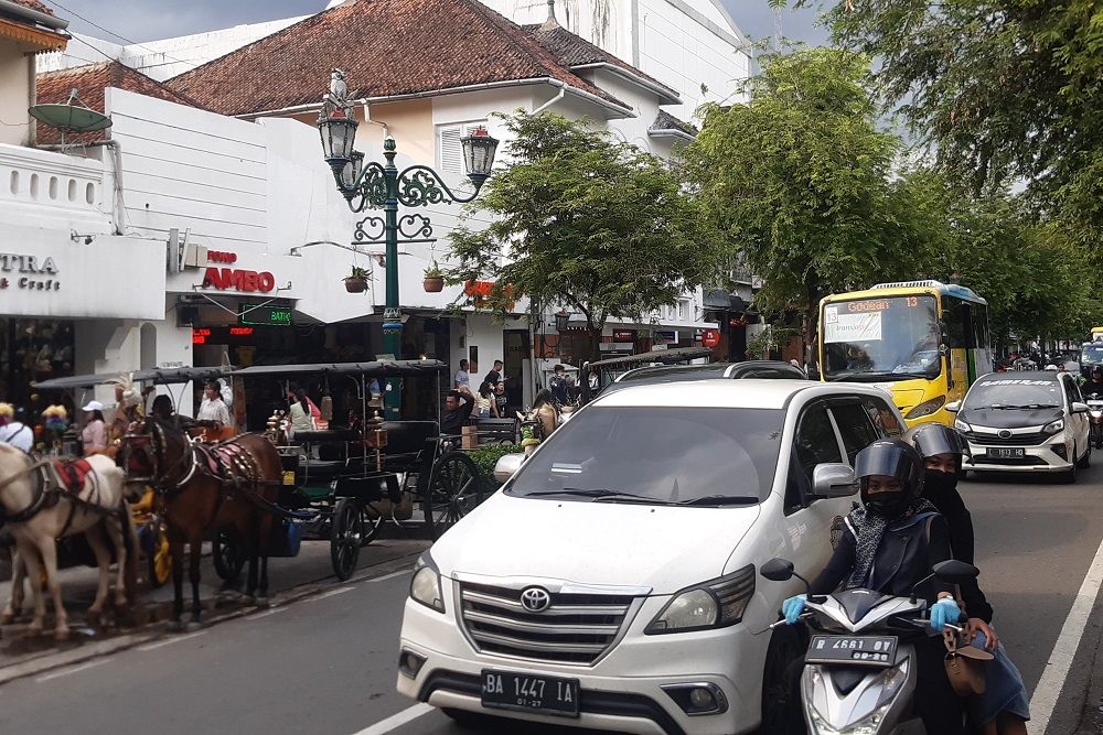 Libur Natal, Terjadi Peningkatan Volume Kendaraan di Kawasan Gumaton