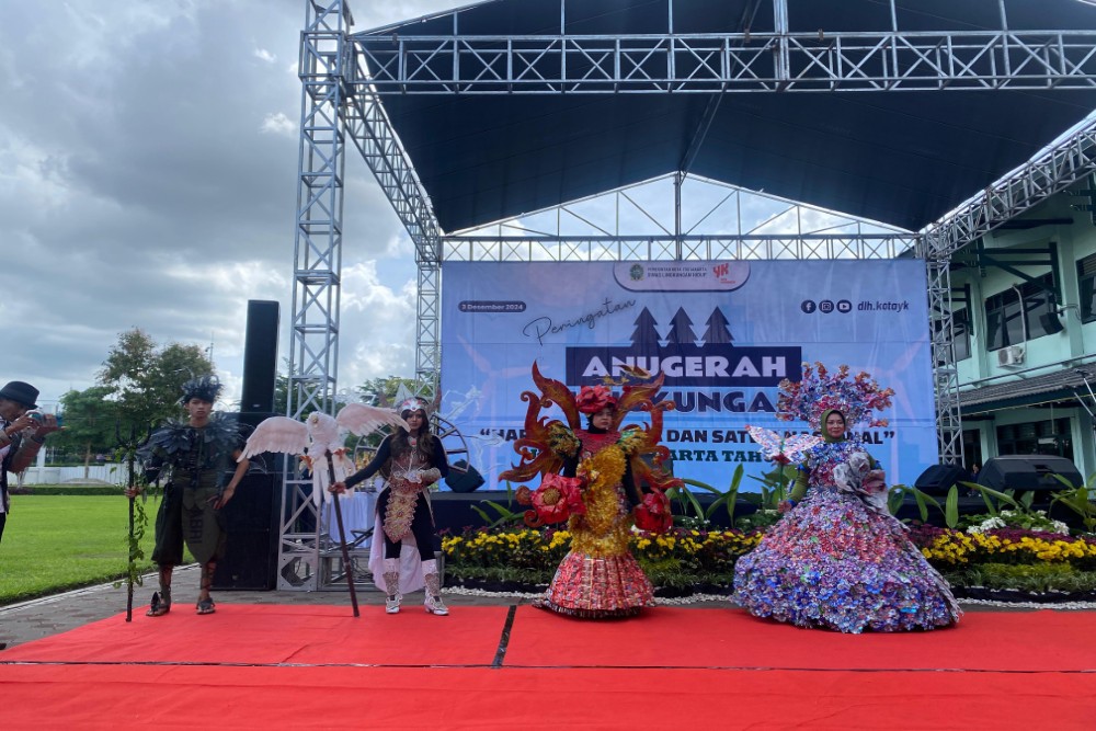 Kreativitas Mahasiswa KKN UAD: Masuk 5 Besar Lomba Fashion Show Bank Sampah Tingkat Kota Yogyakarta