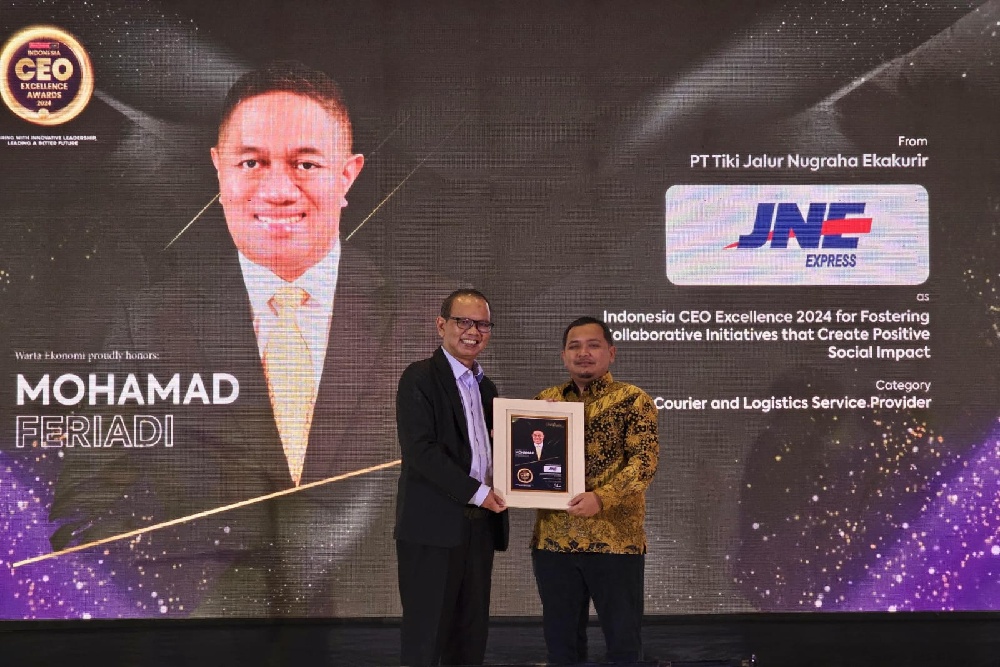 Presiden Direktur JNE M. Feriadi Soeprapto Dianugerahi Penghargaan Indonesia CEO Excellence 2024