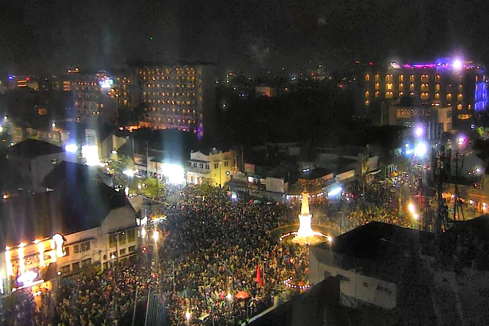 Selamat Tahun Baru 2025! Ribuan Orang Merayakan di Tugu, Malioboro hingga Titik Nol Kilometer Jogja
