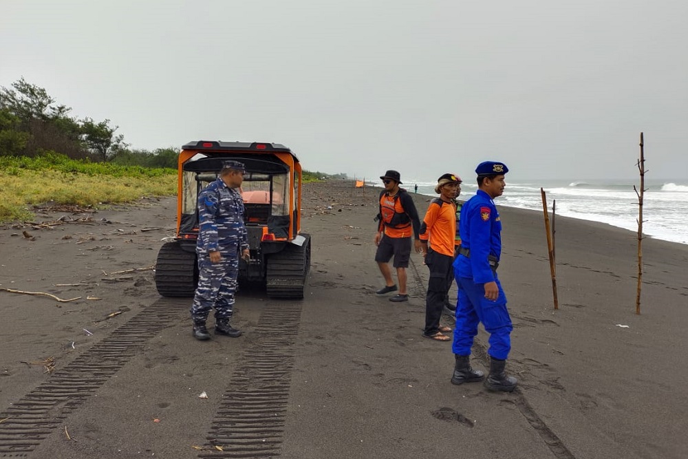 Terkendala Ombak Besar, Pencarian Nelayan Hilang di Pantai Congot Maksimalkan Sisir Daratan Pantai