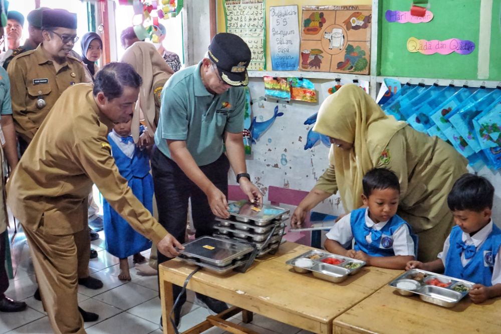 Hari Pertama, 2.629 Siswa di Magelang Dapat Makanan Bergizi Gratis