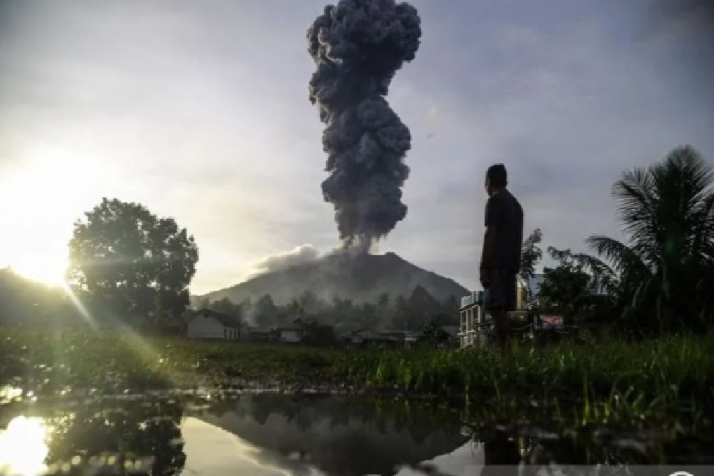 Pengumuman! Status Aktivitas Gunung Ibu di Pulau Halmahera Naik jadi Awas