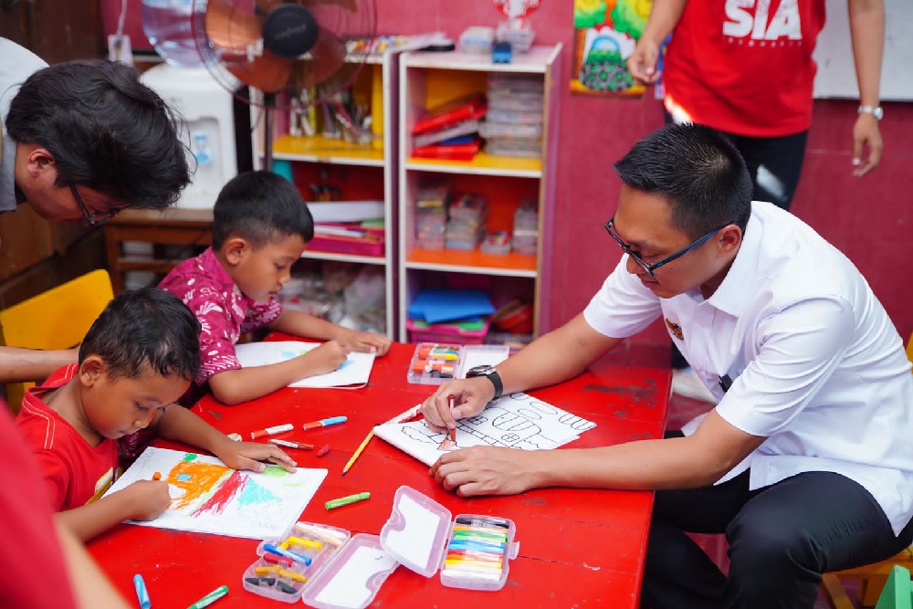 Wamen BUMN Serahkan Bansos untuk Renovasi Gereja hingga Sekolah di DIY