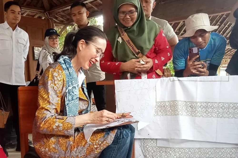 Kunjungi Wukirsari Bantul, Menpar Ajak Generasi Muda Ikut Lestarikan Batik