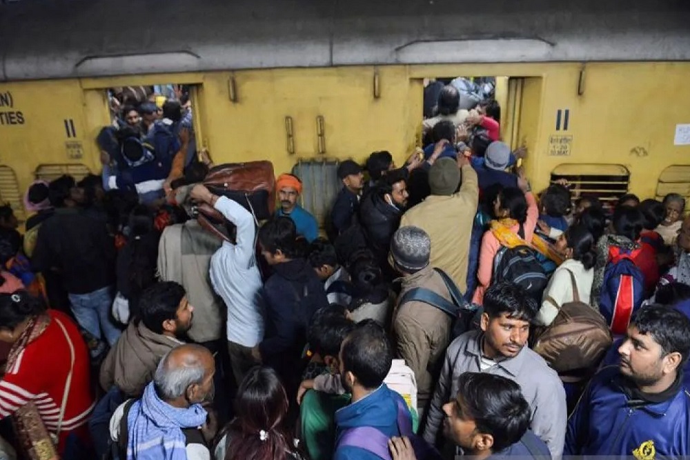 18 Orang Tewas saat Berdesakan di Stasiun New Delhi