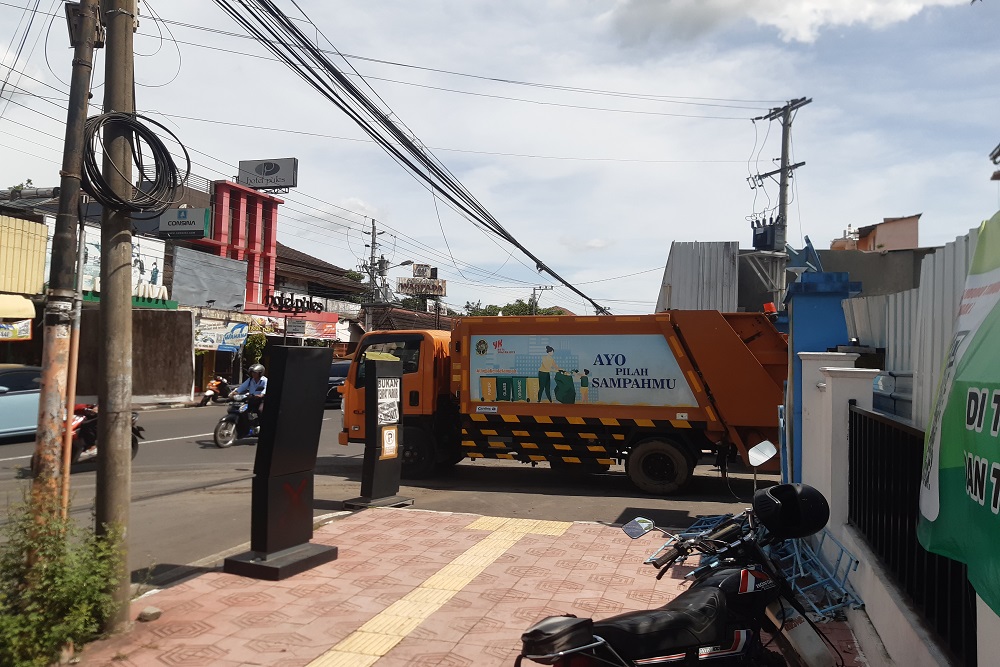 Tumpukan Sampah di Bekas Teras Malioboro 2 Diangkut Ke TPA Piyungan