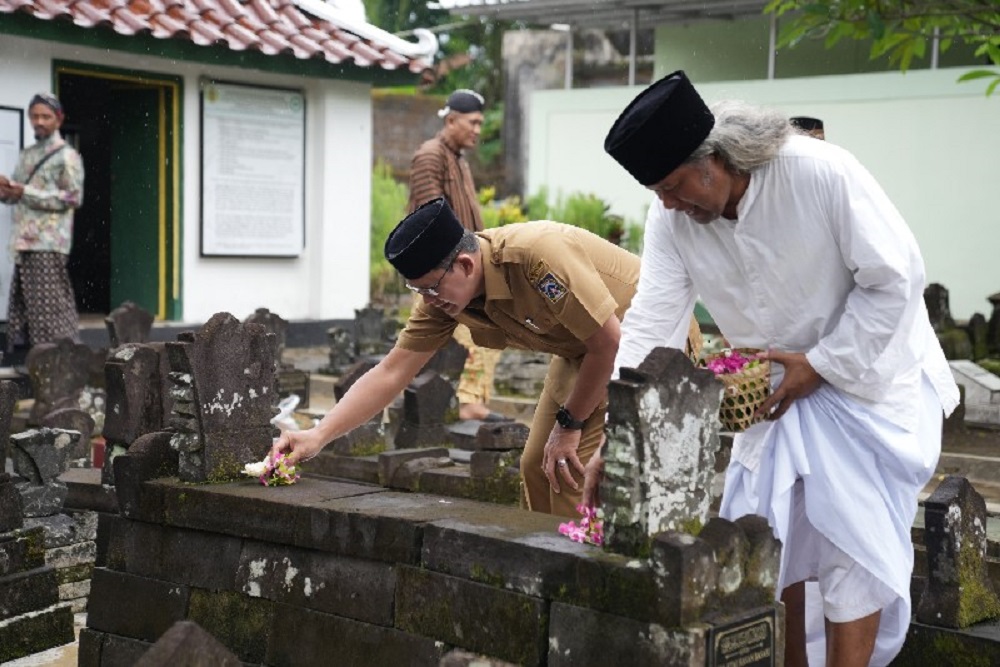 الاحتفالات التقليدية والتقاليد الثقافية لمسجد Sadranan Kagungan Dalem Sambisari بقيادة Gus Muwafiq