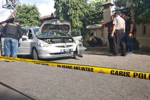 Mobil Ayla Putih Ditemukan di Pakem, Ada Lubang Bekas Tembakan