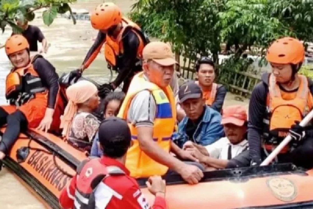 Sungai Cibeet Meluap, Empat Desa di Karawang Terisolasi