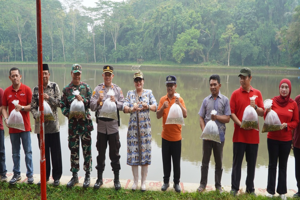 الحملة مغرمة بتناول الأسماك في Gunungkidul ، ريجنت Endah تثير برنامج مساعدة بذور السمك