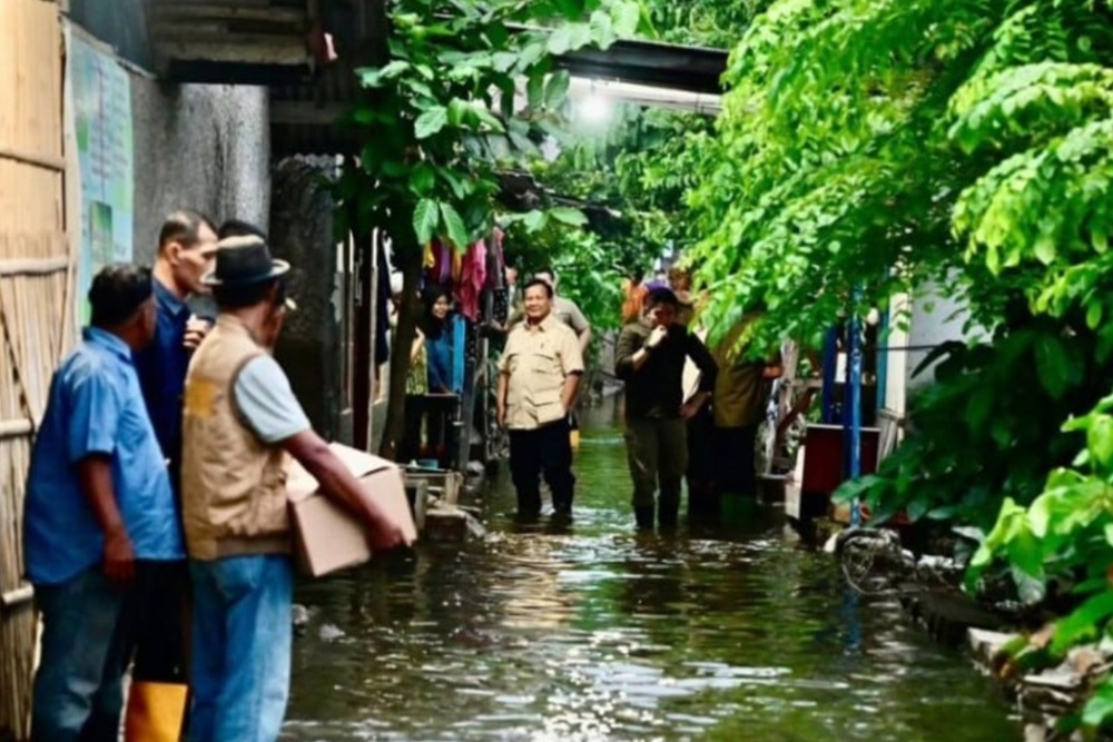 Tinjau Lokasi Banjir Bekasi, Presiden Prabowo Telepon Pejabat Terkait untuk Merenovasi Fasilitas Publik