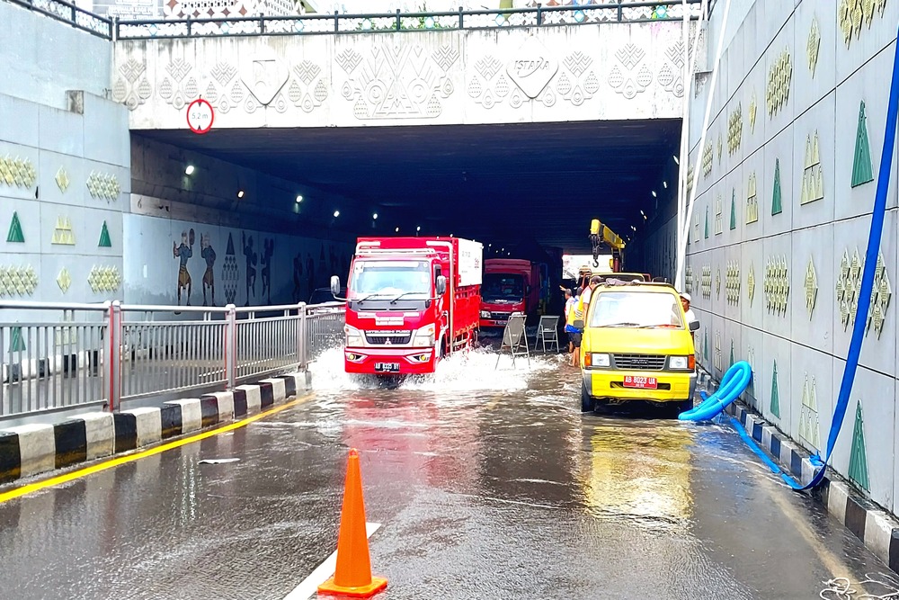 Tergenang Air, Beberapa Pompa Dikerahkan untuk Kuras Underpass Kentungan