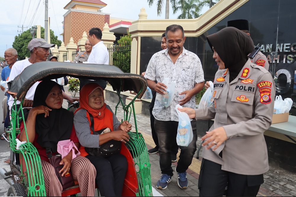 Polres Bantul dan Wartawan Bersinergi Berbagi Takjil di Bulan Ramadan