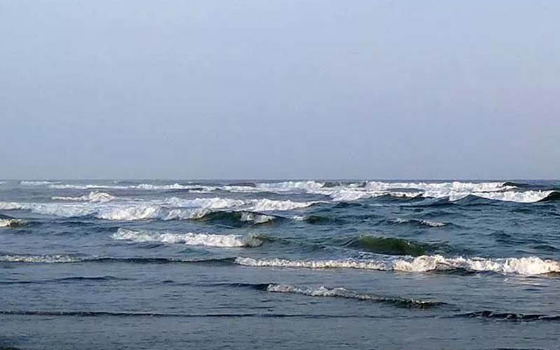 BMKG Terbitkan Peringatan Dini Gelombang Tinggi di Laut Selatan, Dilarang Bermain di Pantai!