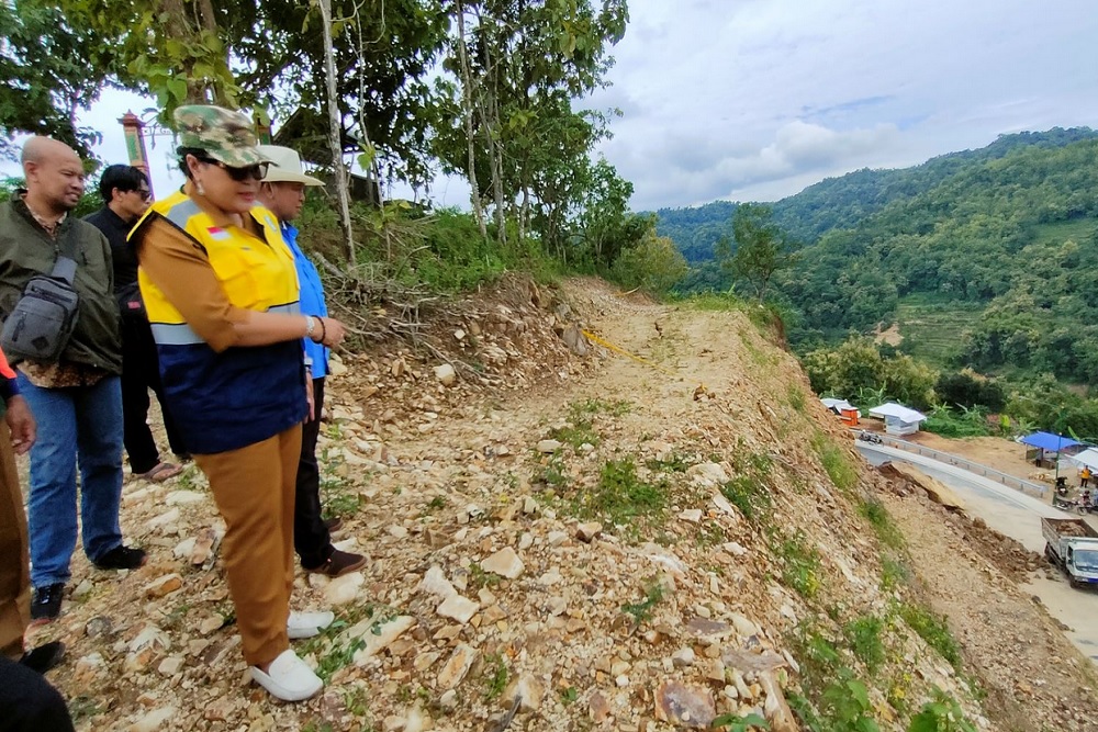 Tanah Longsor di Clongop, Bupati Endah Sebut Penanganan Wajib Kelar Sebelum Lebaran