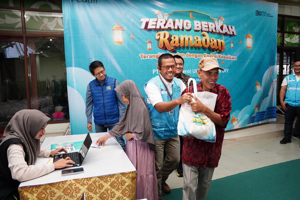 Jelang Idulfitri, PLN Gelar Program Terang Berkah Ramadan Salurkan 1.000 Paket Sembako Murah di Semarang