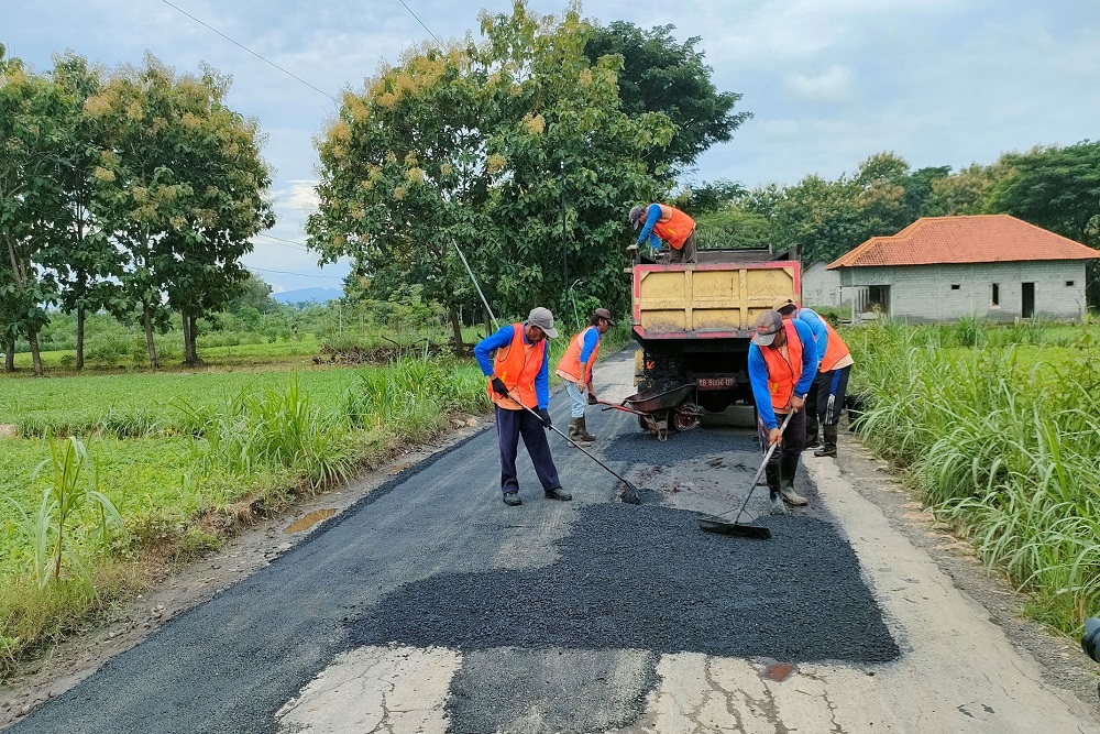 Jelang Lebaran, Pemkab Kebut Penambalan Jalan Rusak di Gunungkidul