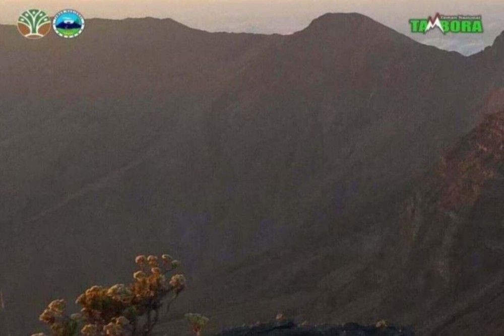 Cuaca Ekstrem, Pendakian Gunung Tambora Ditutup