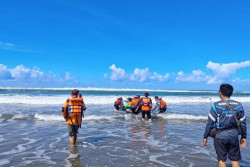 Tim SAR Gabungan Perpanjang Masa Pencarian Wisatawan Terseret Ombak di Pantai Parangtritis