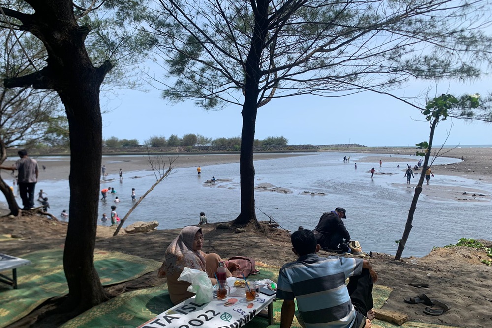 Pantai Glagah Sumbang PAD Sebanyak 612 Juta Selama Libur Lebaran 2025