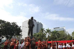 Pramono Bakal Pindahkan Patung MH Thamrin, Ini Tujuannya
