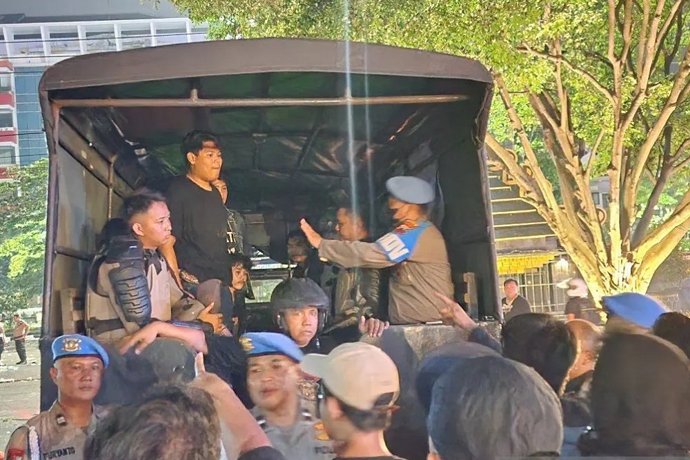 Demo Hari Buruh di Semarang Berakhir Ricuh, Polisi Tangkap Sejumlah Provokator