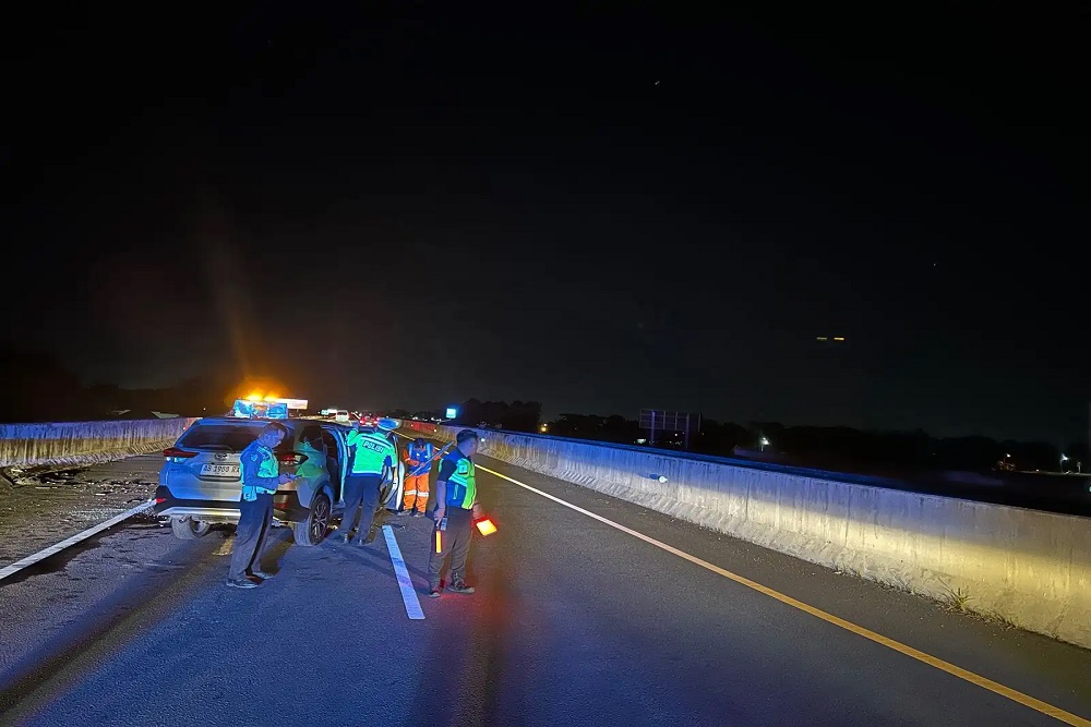 Terios Seruduk Truk di Tol Solo Jogja, Satu Orang Terluka