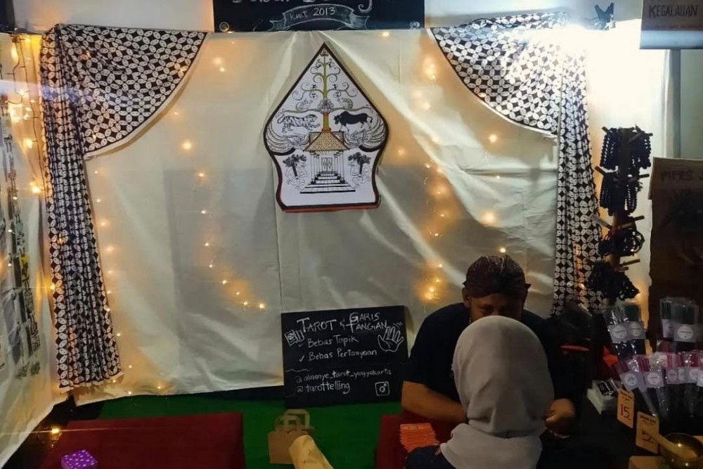 Kisah Usaha Tarot Telling, Mengintip Proyeksi Masa Depan